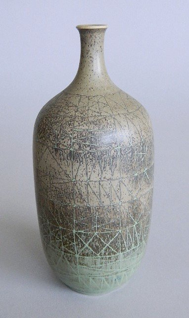Stig Lindberg ceramic vase: Stig Lindberg ceramic vase, marked on bottom. 6''h