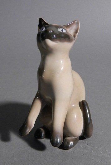 Bing & Grondahl porcelain figurine: Bing & Grondahl porcelain figurine- Siamese Cat, no. 2308, marked on bottom, some wear to bottom, otherwise good condition. 5 1/2''h