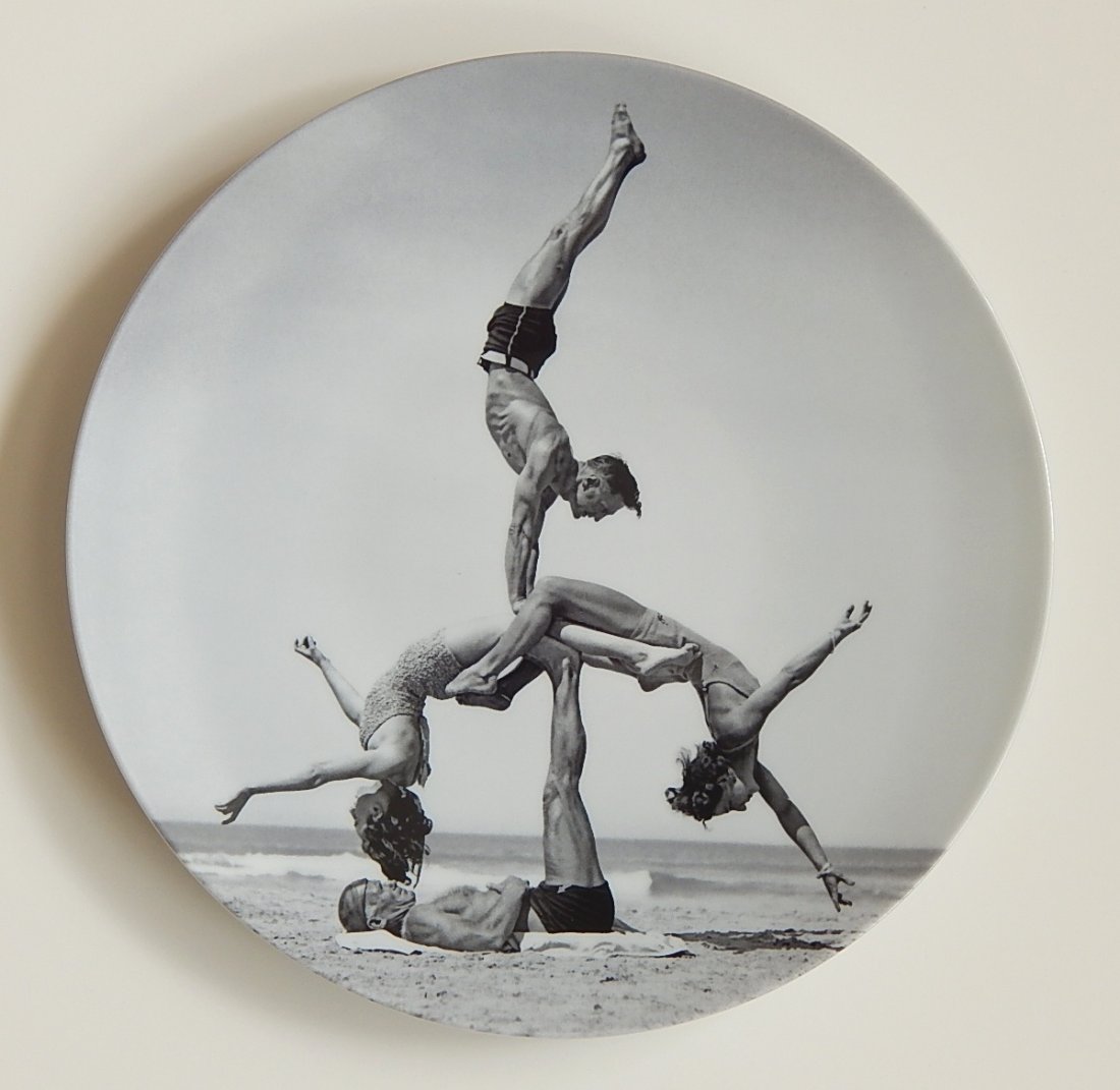 Jeff Koons porcelain plate: Jeff Koons (American 1955- )- Untitled- Bernardaud limoge plate, 2011, transfer printed design, transfer printed signature verso, with original box, very good condition. 10 1/4'' dia.