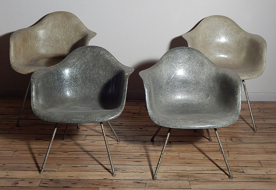 4 Charles and Ray Eames Shell Chairs: 4 Charles and Ray Eames Shell Chairs by Herman Miller, molded fiberglass shell with zinc rod legs, wear, various sizes.