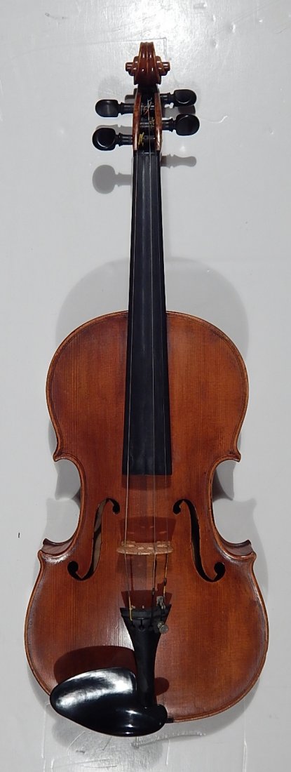 Full size Charles Hammond voiolin: Full size Charles Hammond violin, 1909, 4/4, light brown varnish, setup needed, original label intact.