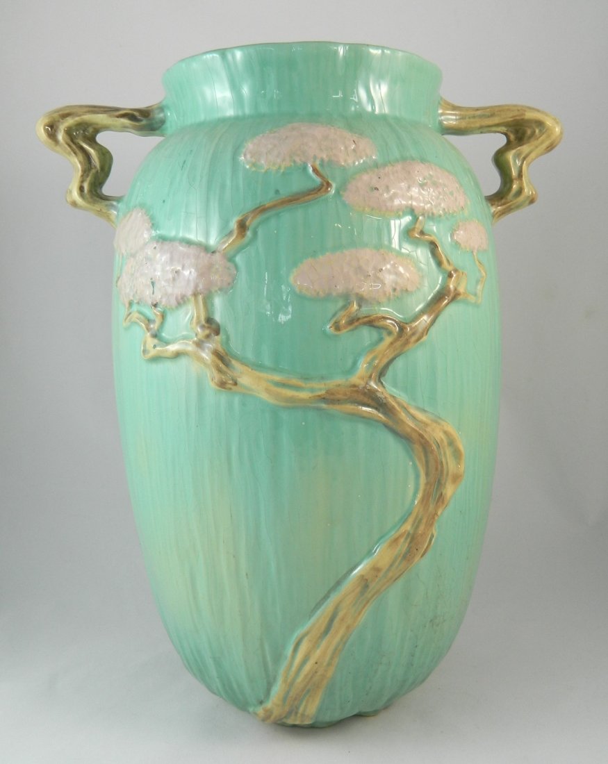 Roseville Ming Tree green vase (1 of 3)