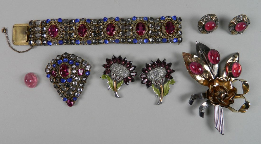 6 Pieces of costume jewelry (1 of 8)
