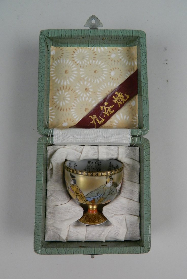 Kutani porcelain sake cup (1 of 8)
