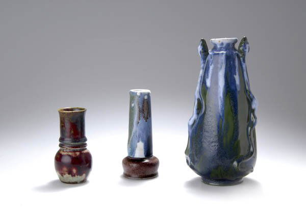 Pierre Adrien Dalpayrat, Bourg-la-Reine (Hauts-de-: Bauchige Form, weiter, zylindrischer Hals zur akzentuierten Mündung leicht ausgestellt, zwei Ringnodi am Ansatz. H. 11,5 cm. Grauer Steinzeugscherben, türkisgrün und blau durchfleckte Ochsenblutgla