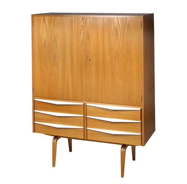 Franz Ehrlich, Wäsche- und Bücherschrank, 1964/65: Komplettierungsfähiges Einzelmöbel'. Aus dem Anbaumobiliar eines Arbeitszimmers. H. 142 cm; B. 109 cm; T. 44 cm. Ausführung: VEB Deutsche Werkstätten, Hellerau, Model 427/N, 1966. Rüster, weißer