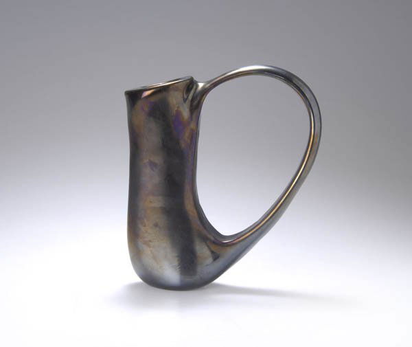 Giorgio Ferro, Pitcher 'ansa volante', 1952: H. 22 cm. Executed by Arte Vetreria Muranese (A Ve.M.). dark red glass, mat luster.See Murano: Glass from the Olnick Spanu Collection, New York 2003, S. 282, Abb. 143.