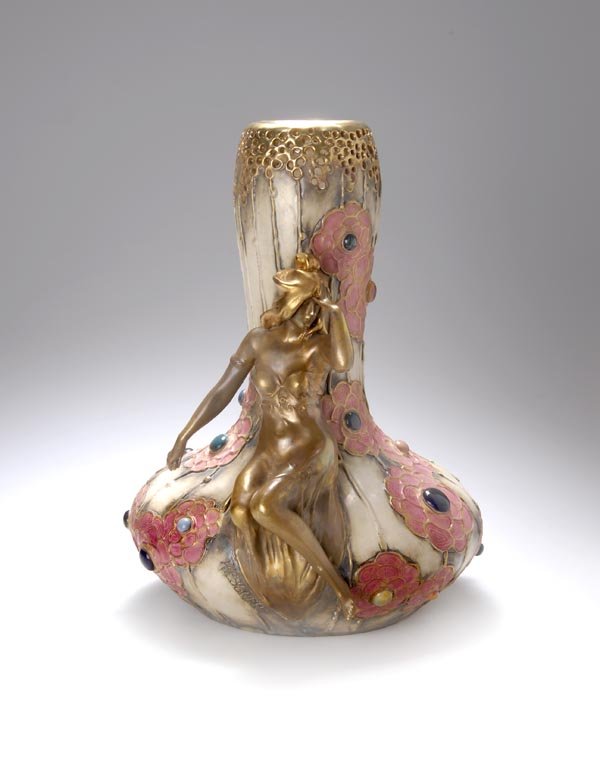 Amphora-Werke, Riessner, Stellmacher & Kessel, Tu: For this Lot there is only a german description. Information in english can be requested via info@von-zezschwitz.de: Diskusartig gedrückte, bauchige Wandung, schlanker, sich zur offen gearbeiteten M�