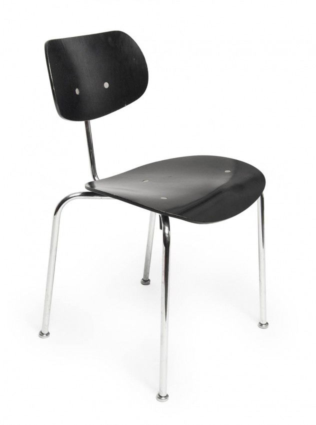 Egon Eiermann, Stuhl 'SE 68', 1950: Manufactured by Wilde + Spieth, Oberesslingen. Tubular steel, chromium plated, plywood, black stained. Marked under the seat: Manufacturer label. H. 77 cm; B. 44 cm. Ausst. Kat. Egon Eiermann, Die Mö