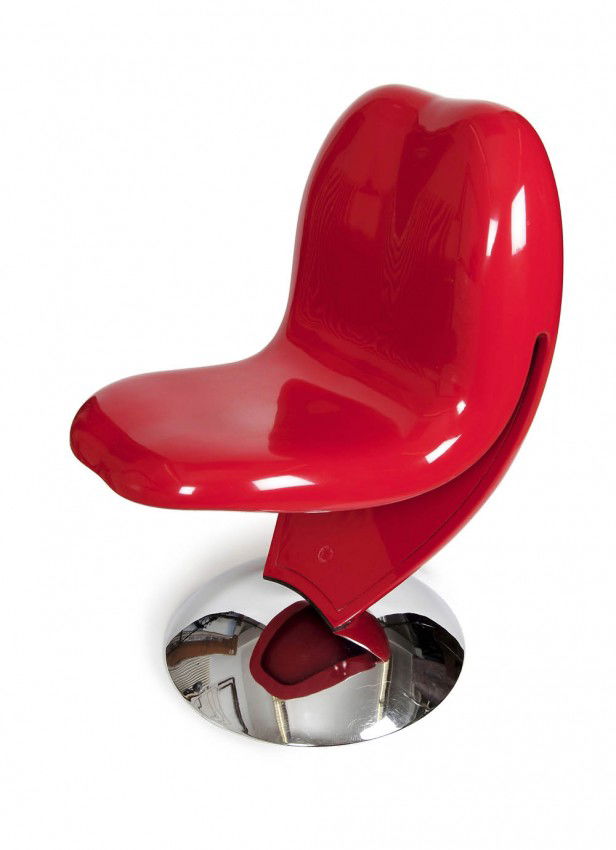Peter Harvey, Tongue-in-cheek chair, 1994: Stand from steel, chromium plated, seat from red, fiber-glass-strengthened plastic. Marked: PETER HARVEY LONDON (round relief mark). H. 86 cm; B. 50 cm. For this Lot there is only a german description