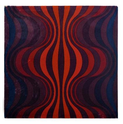Verner Panton, Wanddekoration, 1976: Stoffmuster aus der Kollektion Decor (I), Dessin: Zwiebel. Ausführung: Mira X, Suhr, Schweiz. Baumwollsamt in Rot- u. Violetttönen, auf Keilrahmen aufgezogen. Nicht bez. 112 x 112 cm. Alexander von 
