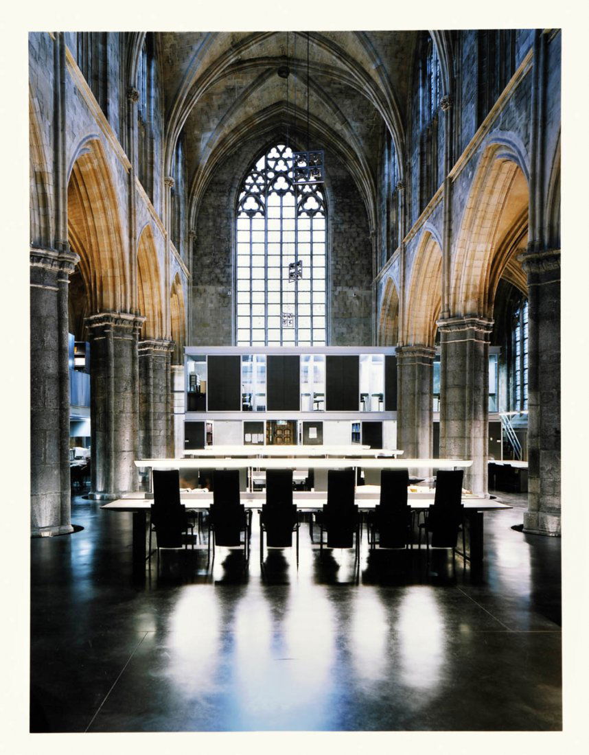 Candida Höfer, 'Rijksarchief Limburg Maastricht I': C-Print. 27 x 21 cm. Verso am Unterrand mit Bleistift sign.: Candida Höfer. Auf einem Papieretikett typographisch bez.: Rijksarchief Limburg Maastricht I 2003 35/100. O-Leinengebundener Kartonumschla