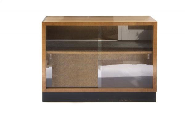 Erich Dieckmann, Small Case, around 1927: Straight rectangular case structure on slightly retracted rectangular base, two sliding doors of colorless glass with depressions for opening and closing, inside on three levels height-adjustable boar