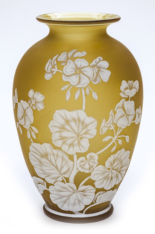 English Cameo Vase: Beautiful English cameo vase, attributed to Thomas Webb, cut with well detailed white geraniums with coral bell cutting on reverse, 7 1/4" ht. NOTE: Webb signature appears to be spurious. PROVENANCE: