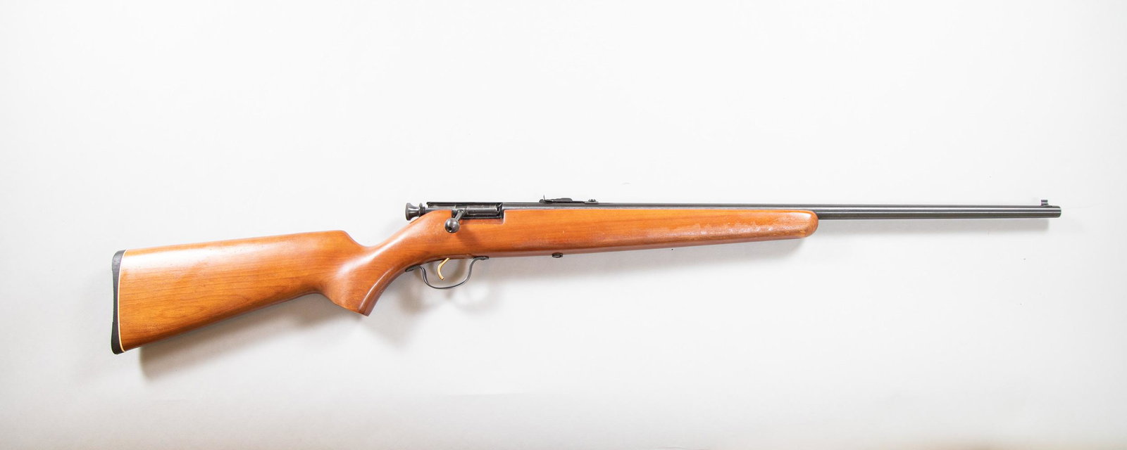 Savage Arms Foremost Model 6610 .22 Short: Savage Arms Foremost Model 6610 Rifle .22 Short. Serial Number P055415. NO RESERVE.