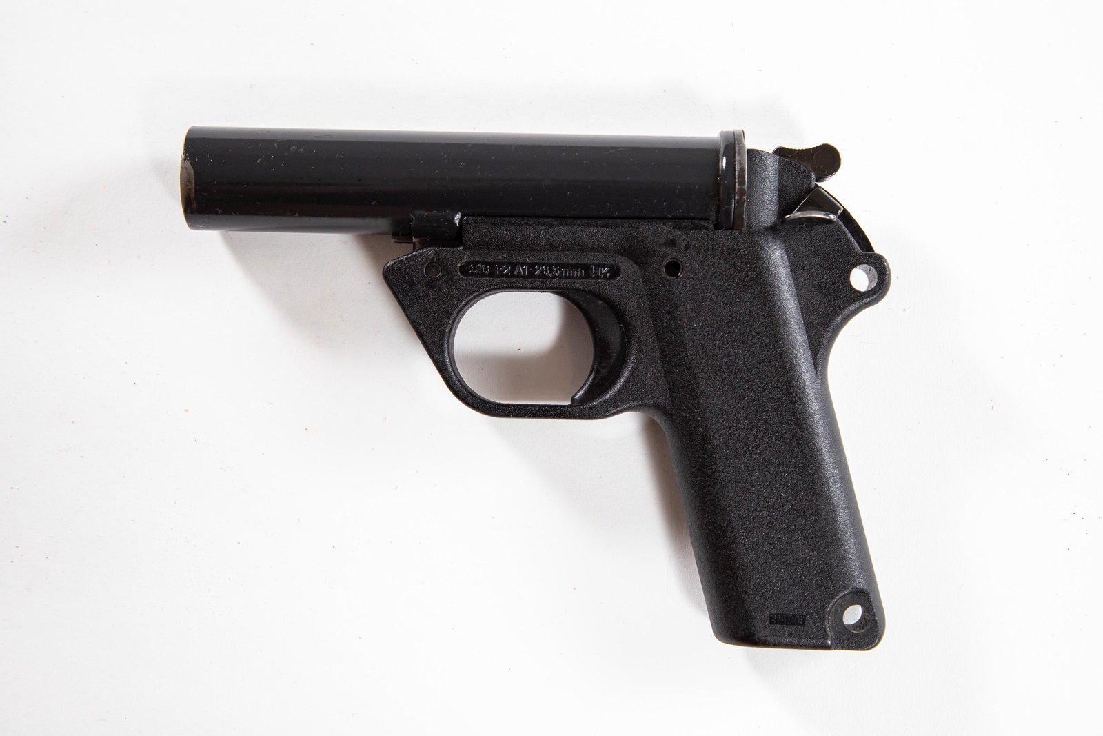 Heckler & Koch Sig P2A1 26.5 mm: Heckler & Koch Sig P2A1 26.5 mm single-shot, break action flare pistol. Serial Number BW35763. Designed by HK engineer Hulmut Weldle and issued by several European militaries. NO RESERVE.