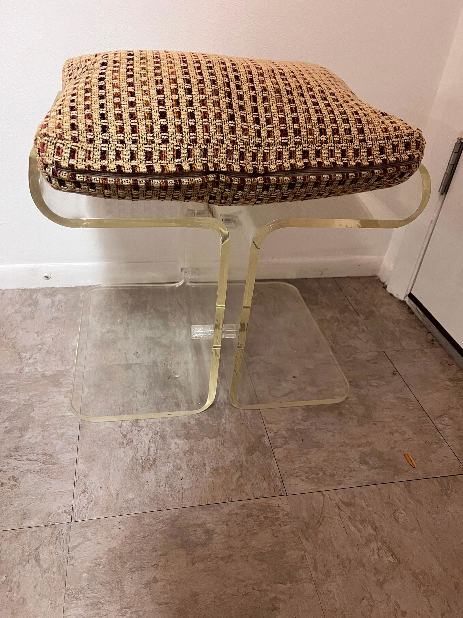 Lucite Vanity Stool (1 of 9)