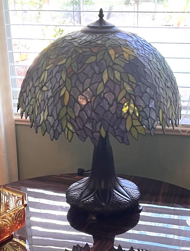 Tiffany-style Table Lamp (1 of 2)