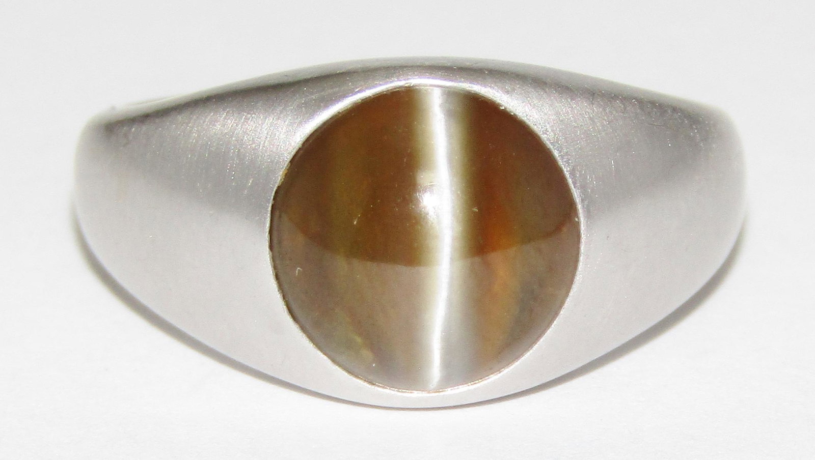 Platinum ring with 1 cabochon Cats-eye Chrysoberyl (1 of 4)