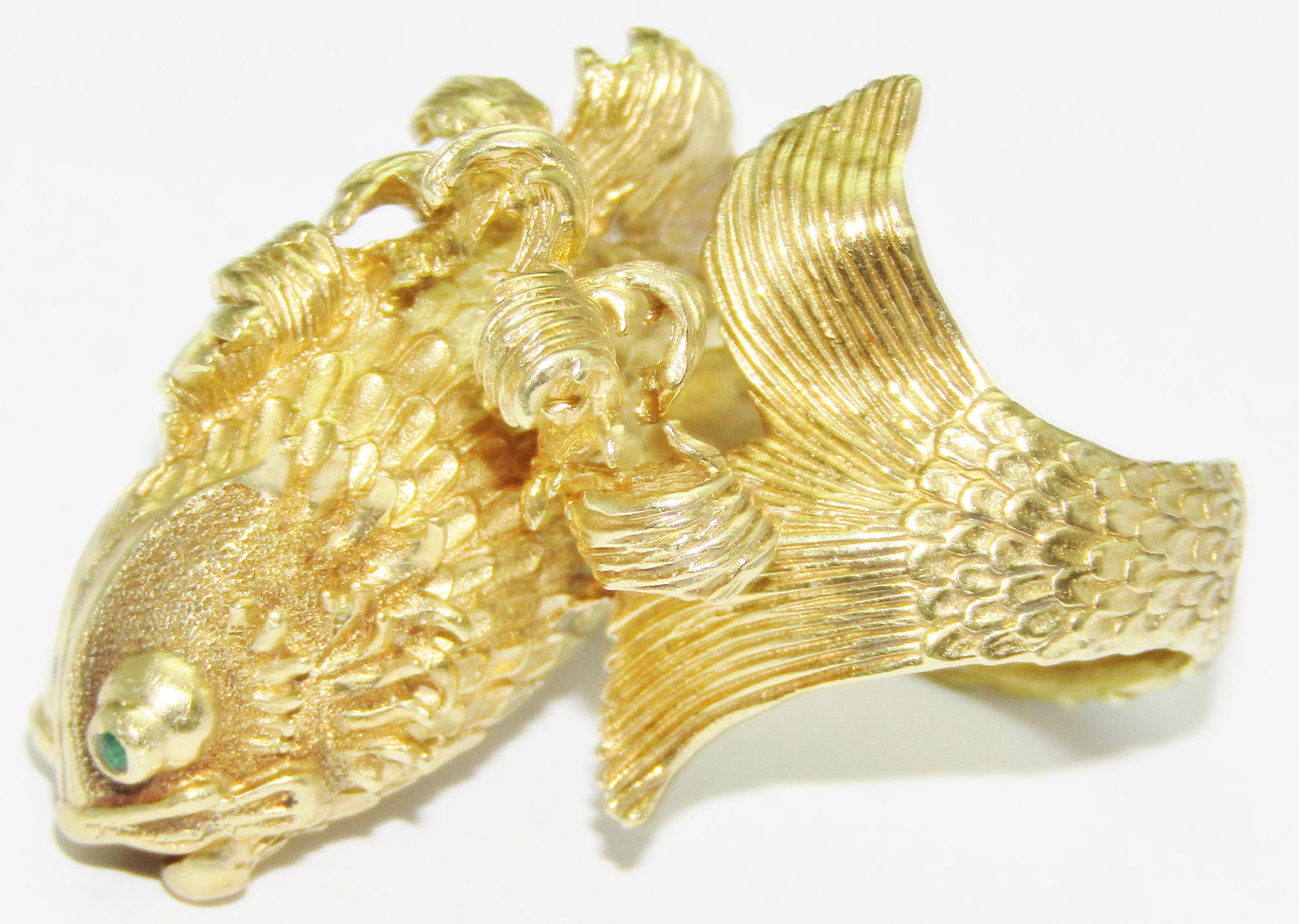 18Kt Gold Fish Ring with Emeralds (1 of 7)