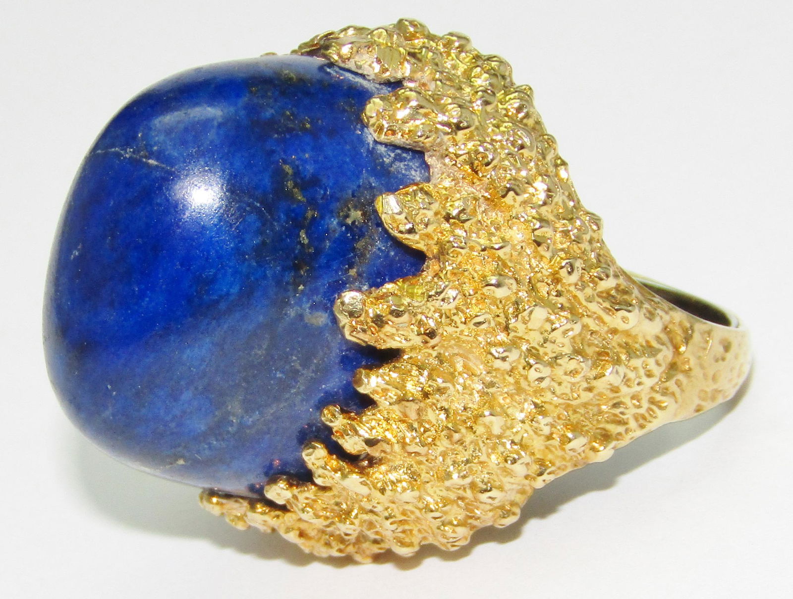 18Kt Gold Ring with Large Cabochon Lapis Lazuli (1 of 6)