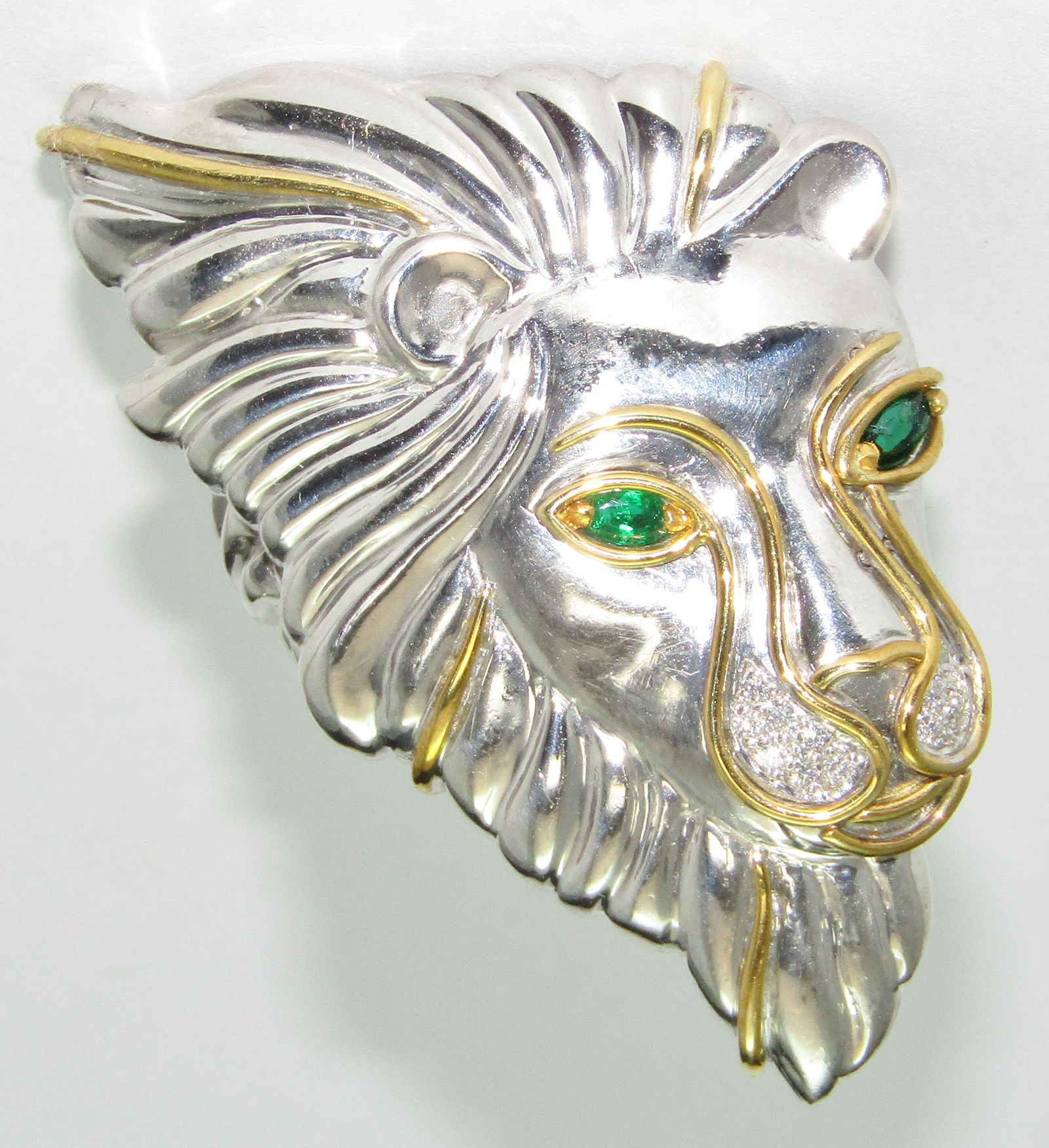 18Kt White Gold Lion Face Ring with Emeralds and Diamonds (1 of 1)