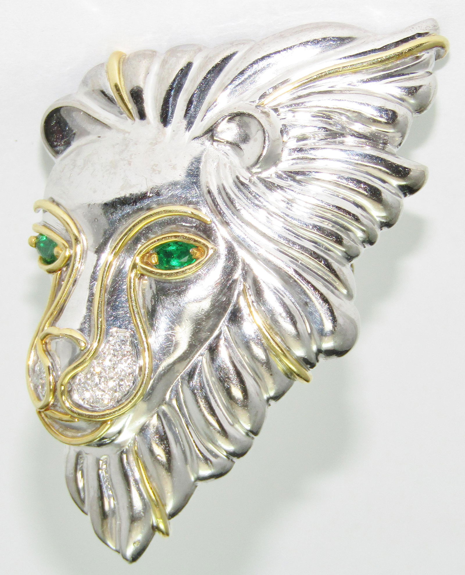 18Kt White Gold Lion Face Ring with Emeralds and Diamonds (1 of 1)