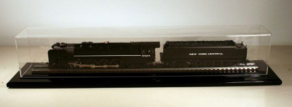 LIONEL 28069 CENTURY CLUB 2 NYC 4-8-4 NIAGRA STEAM: LIONEL 28069 CENTURY CLUB 2 NYC 4-8-4 NIAGRA STEAM LOCOMOTIVE. TMCC, RS, ELECTRO COUPLER, LIGHT, SMOKE. APPEARS TO ONLY BE FACTORY TEST RUN. INCLUDED DISPLAY CASE Condition: EXC Box: NO