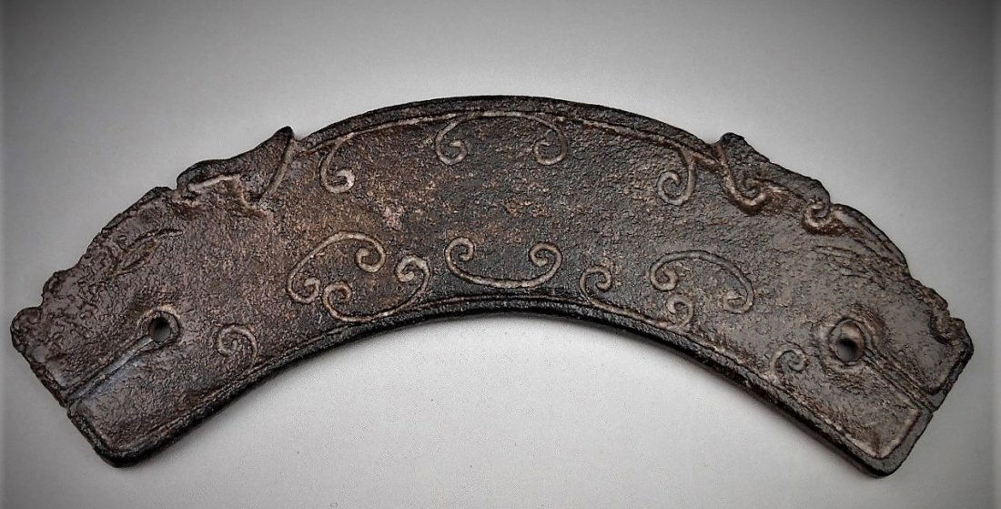 A CHINESE ARCHAIC ARC-SHAPED JADE DOUBLE -DRAGON, HUANG: WARRING STATES PERIOD 770-221 B.C. A CHINESE ARCHAIC ARC-SHAPED JADE DOUBLE -DRAGON, HUANG 4.75 inx1.15 in (12x3 cm) Provenance: Property from a private Taiwan collector, purchased in 1930 from Hong K