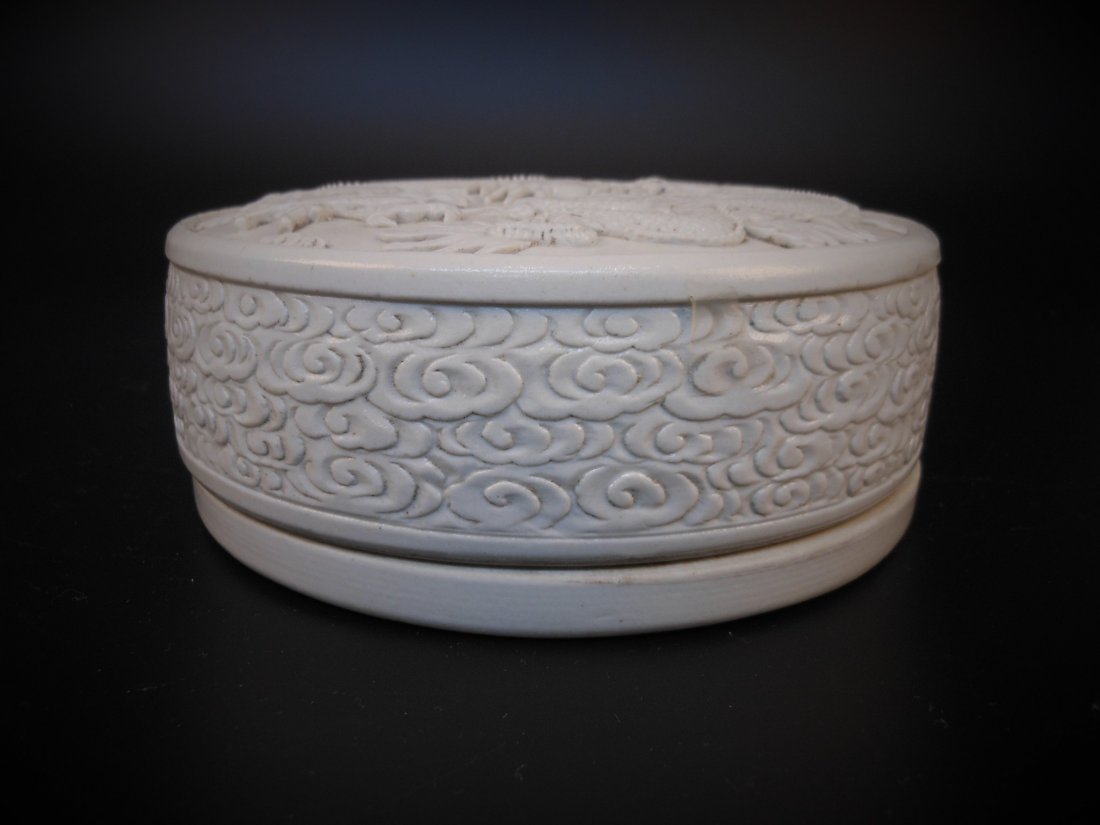A CHINESE WHITE GLAZED BOX AND LID: A CHINESE WHITE GLAZED BOX AND LID, CARVED WITH DRAGON, “WANG BING RONG” MARK 1.9 inx5.7 in (5x14.5 cm) 王柄荣款刻花龙纹盖合