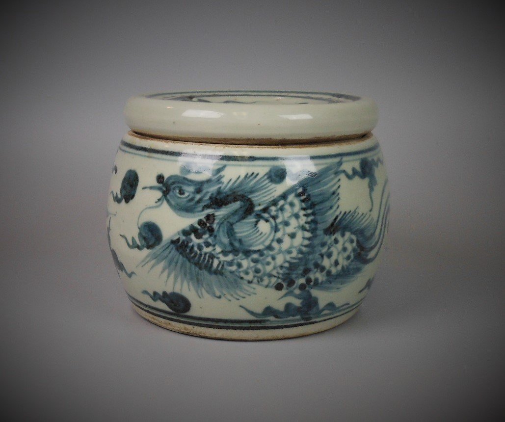 A CHINESE MING DYNASTY BLUE & WHITE CRICKET JAR: A CHINESE MING DYNASTY BLUE AND WHITE PORCELAIN CRICKET JAR 3.7 inx5.1 in (9.5x13 cm) 明天启年青花蟋蟀罐