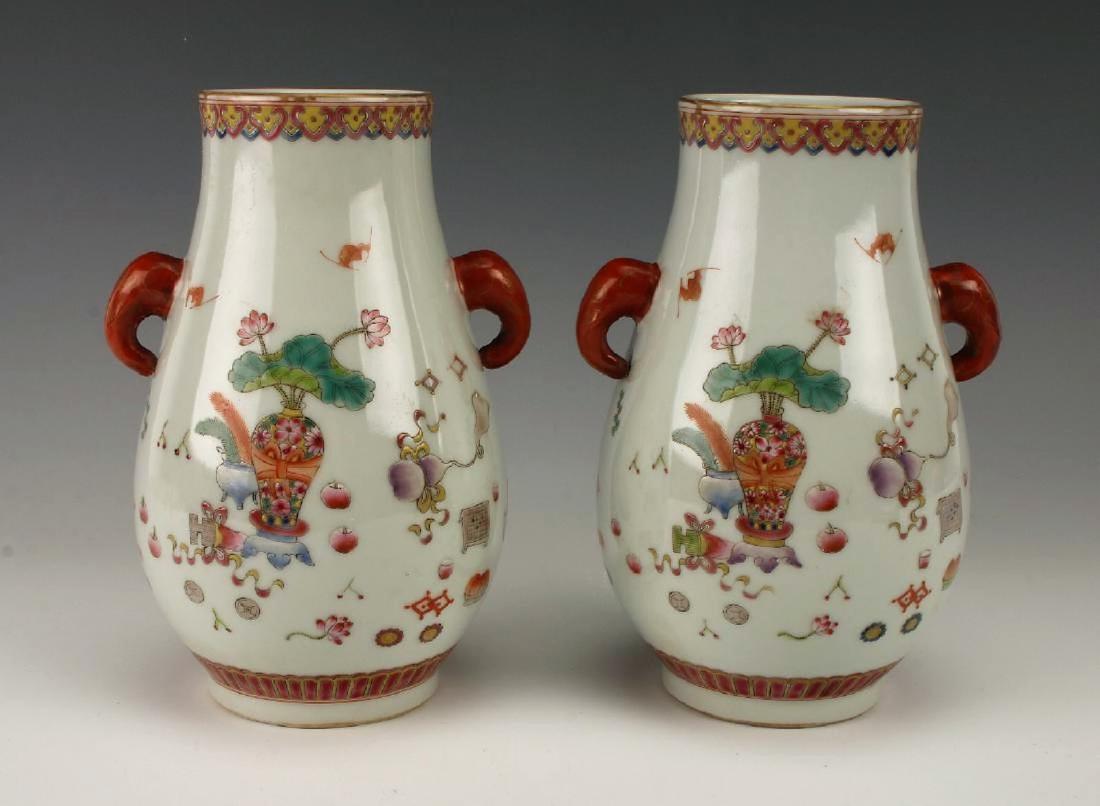 A pair of Chinese Qing dynasty famille rose porcelain (1 of 9)