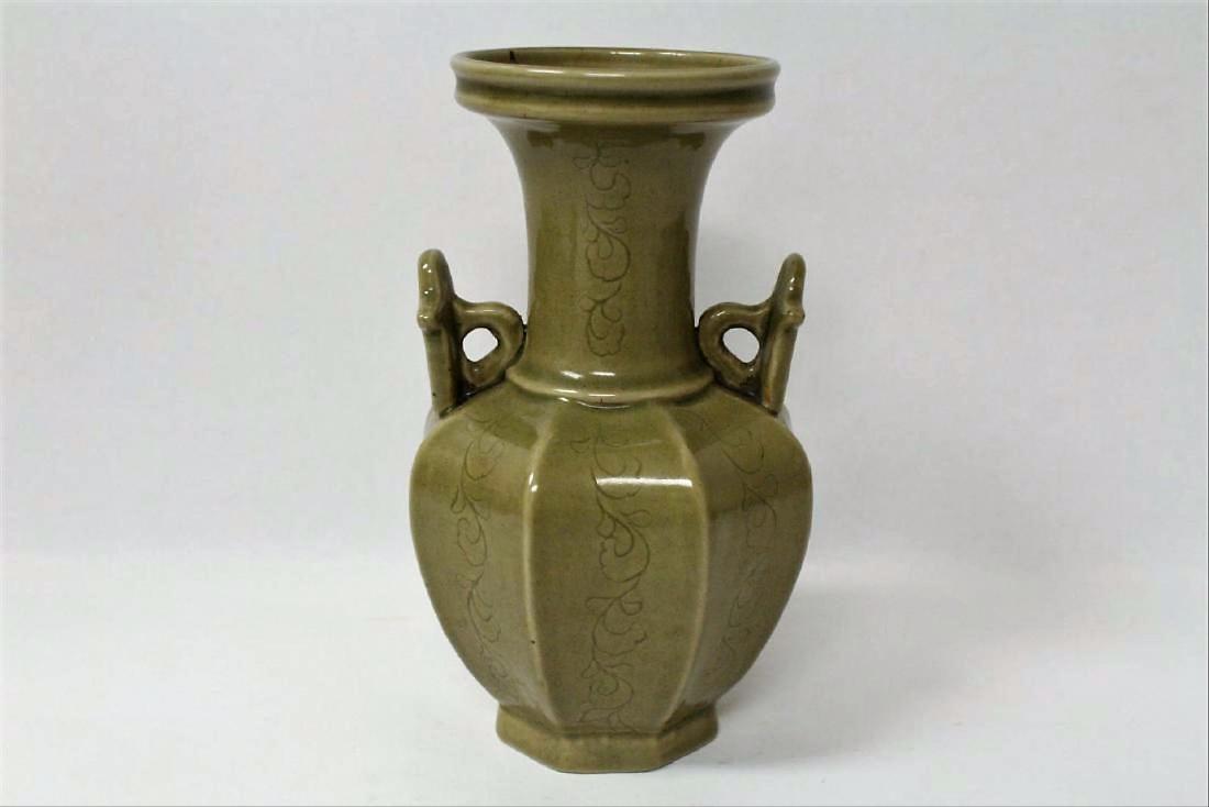 A Chinese Song Yue-yao celadon porcelain vase (1 of 8)