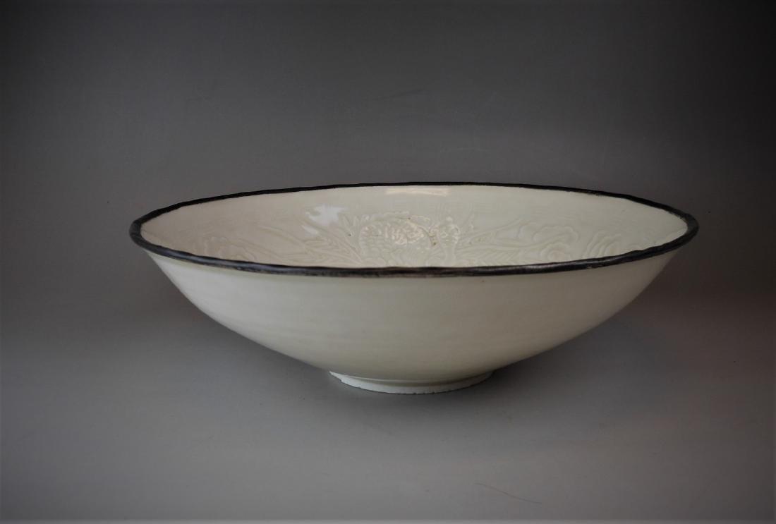 A Chinese Ding-yao white glazed porcelain bowl (1 of 9)