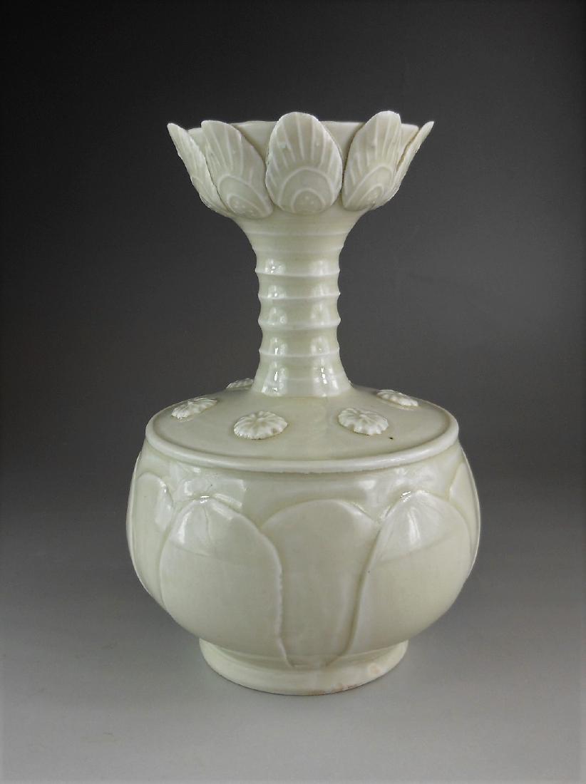 A Chinese Ding-yao white glazed porcelain vase (1 of 7)