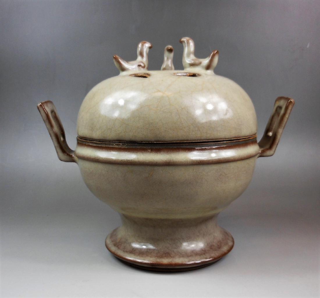 A Chinese Guan-yao porcelain censer (1 of 9)