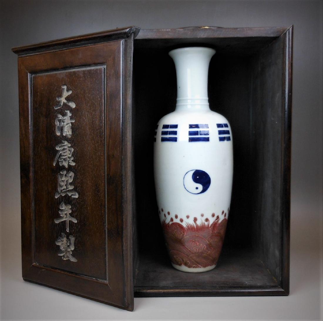 A Chinese Qing dynasty blue and white vase (1 of 10)