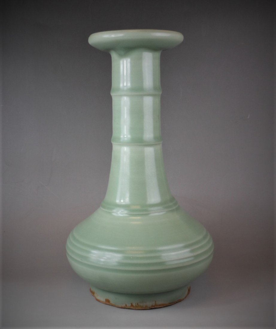 A Chinese Longquan-yao celadon porcelain vase (1 of 10)