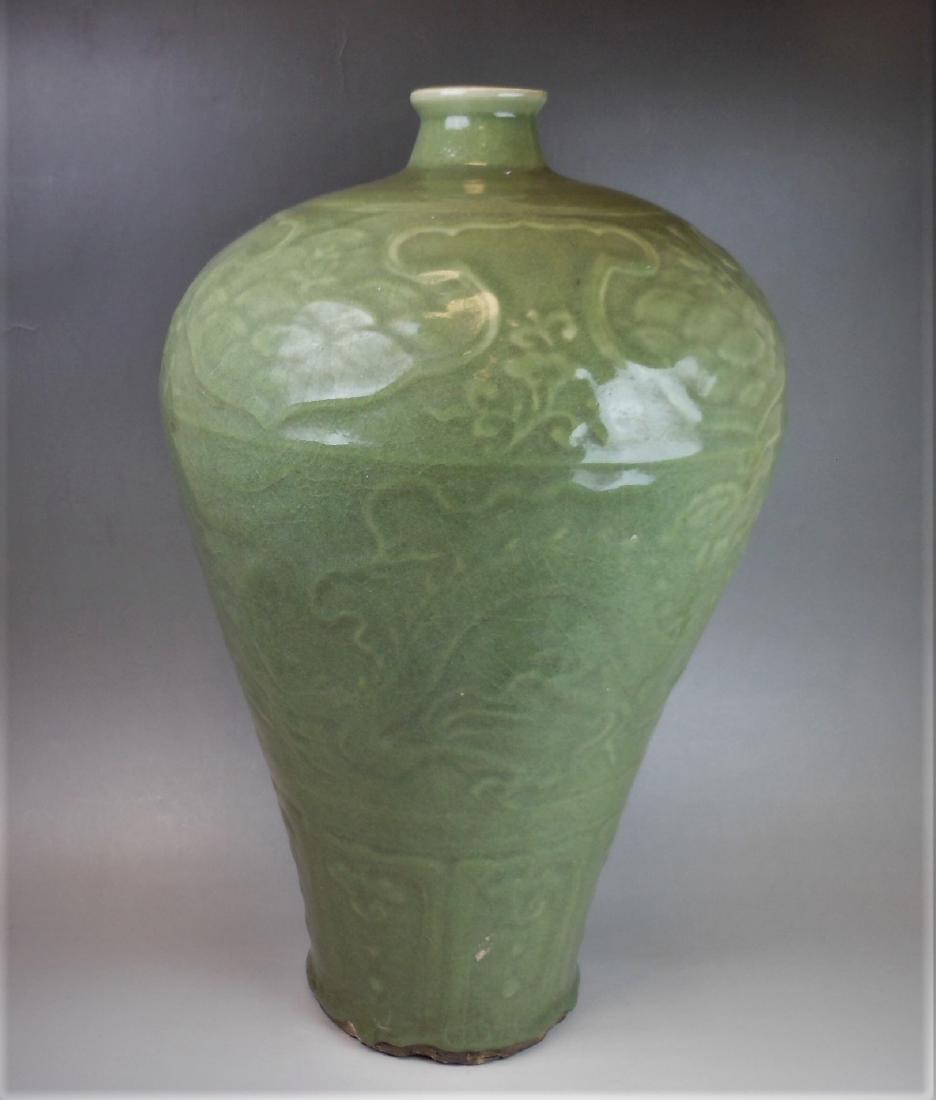 A large Chinese yuan style Longquan celadon vase (1 of 8)