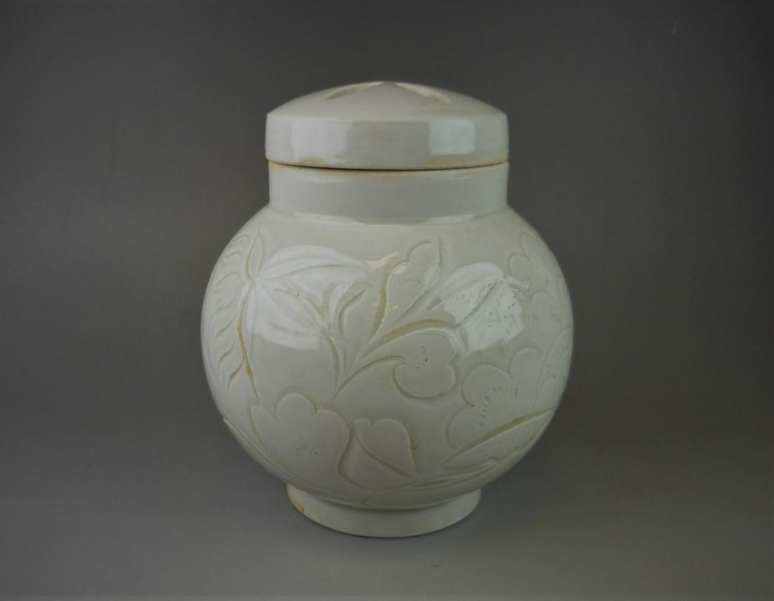 A Chinese Song/Jin style Ding-yao white glazed (1 of 8)