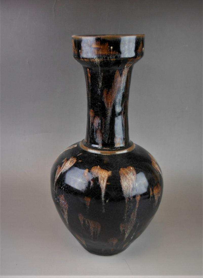 A Chinese S ong style Jizhou-yao porcelain vase (1 of 6)