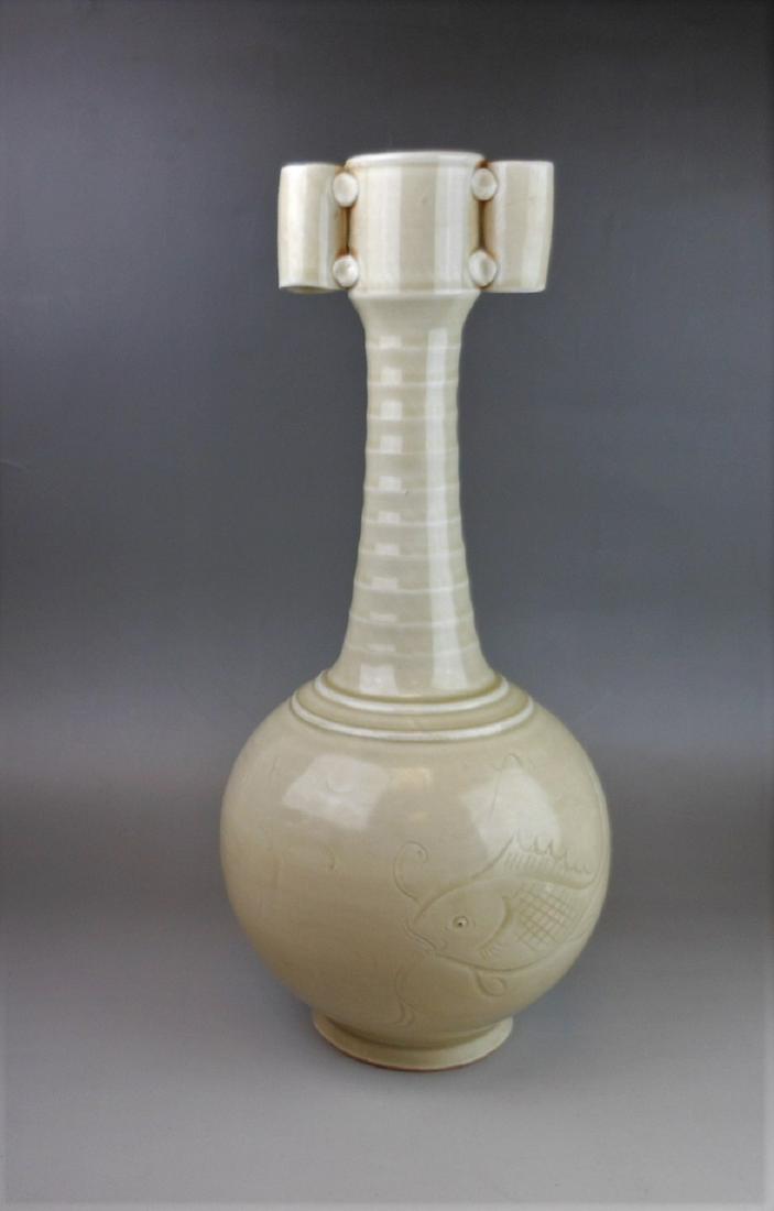 An unusual Chinese Song/Jin style Ding-yao white glazed (1 of 9)
