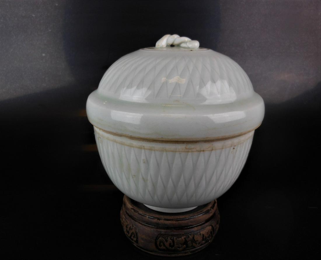 A Chinese Southern-song style Hutian green-white-glazed: A Chinese Southern-song style Hutian green-white-glazed porcelain jar and lid, 4.72x4.33 in (12x11 cm). Provenance: property from a private American air force major(Jonathan), purchased in 1962 from T