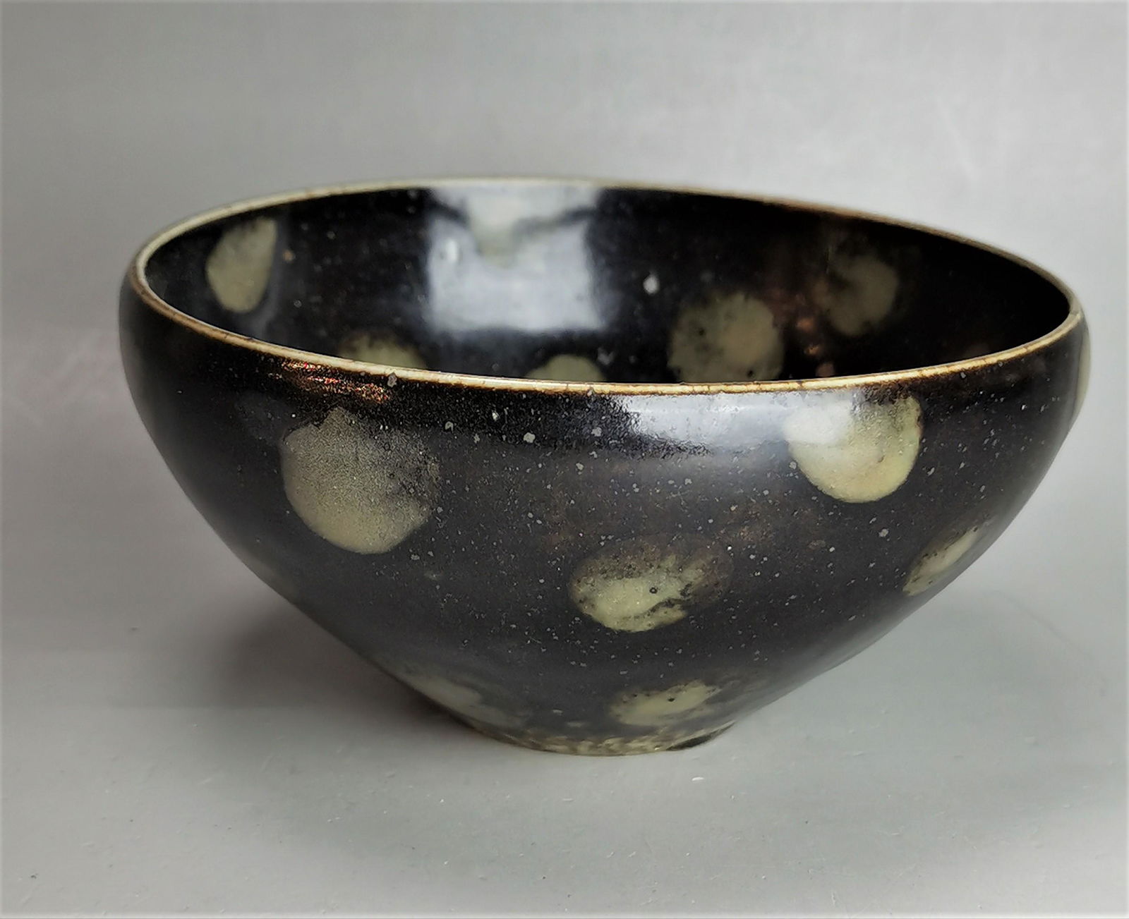 A Chinese Song style black glazed bowl (1 of 7)