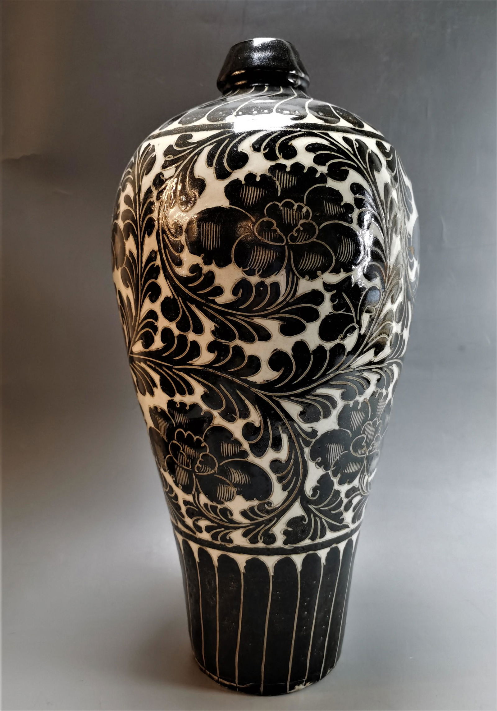 A Chinese Song style Cizhou-yao porcelain vase (1 of 8)