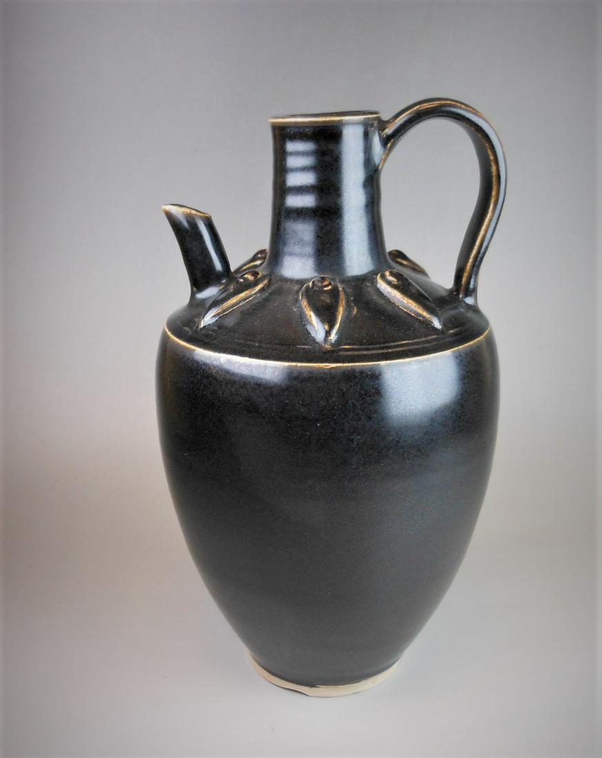 An unusual Chinese Song/Jin style Ding-yao black glazed (1 of 7)