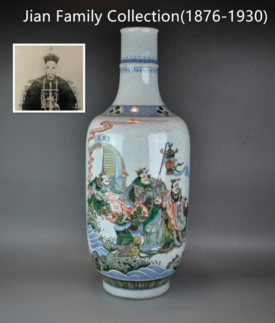 A Chinese wucai porcelain vase (1 of 13)