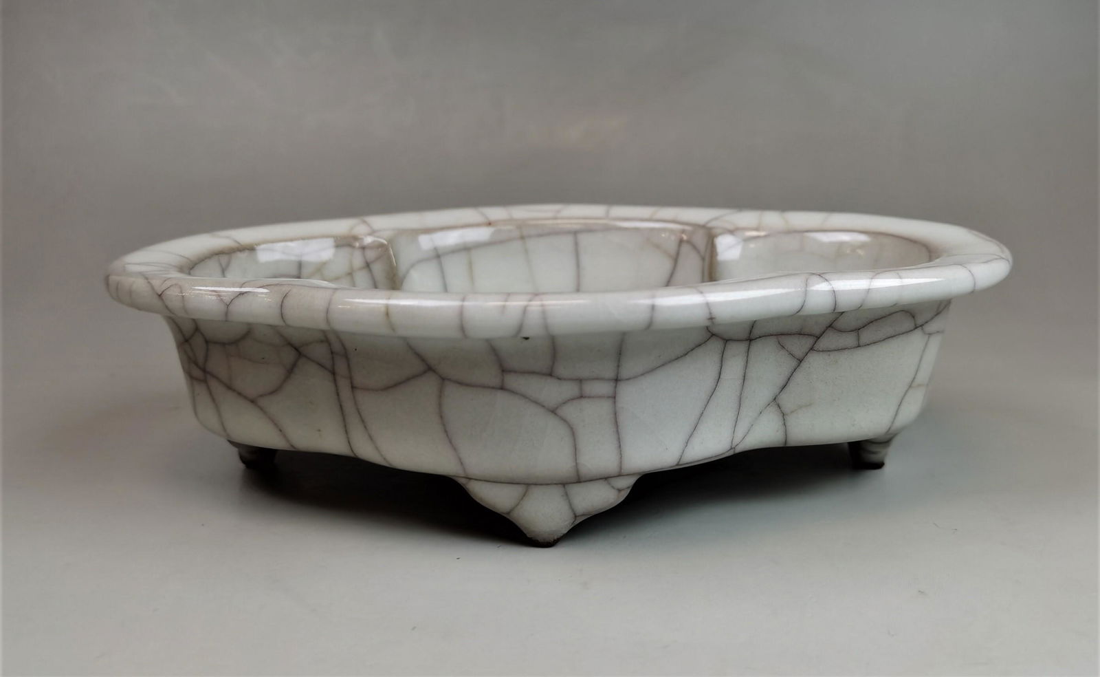 A Chinese Song style ge-glazed porcelain brush waster (1 of 6)