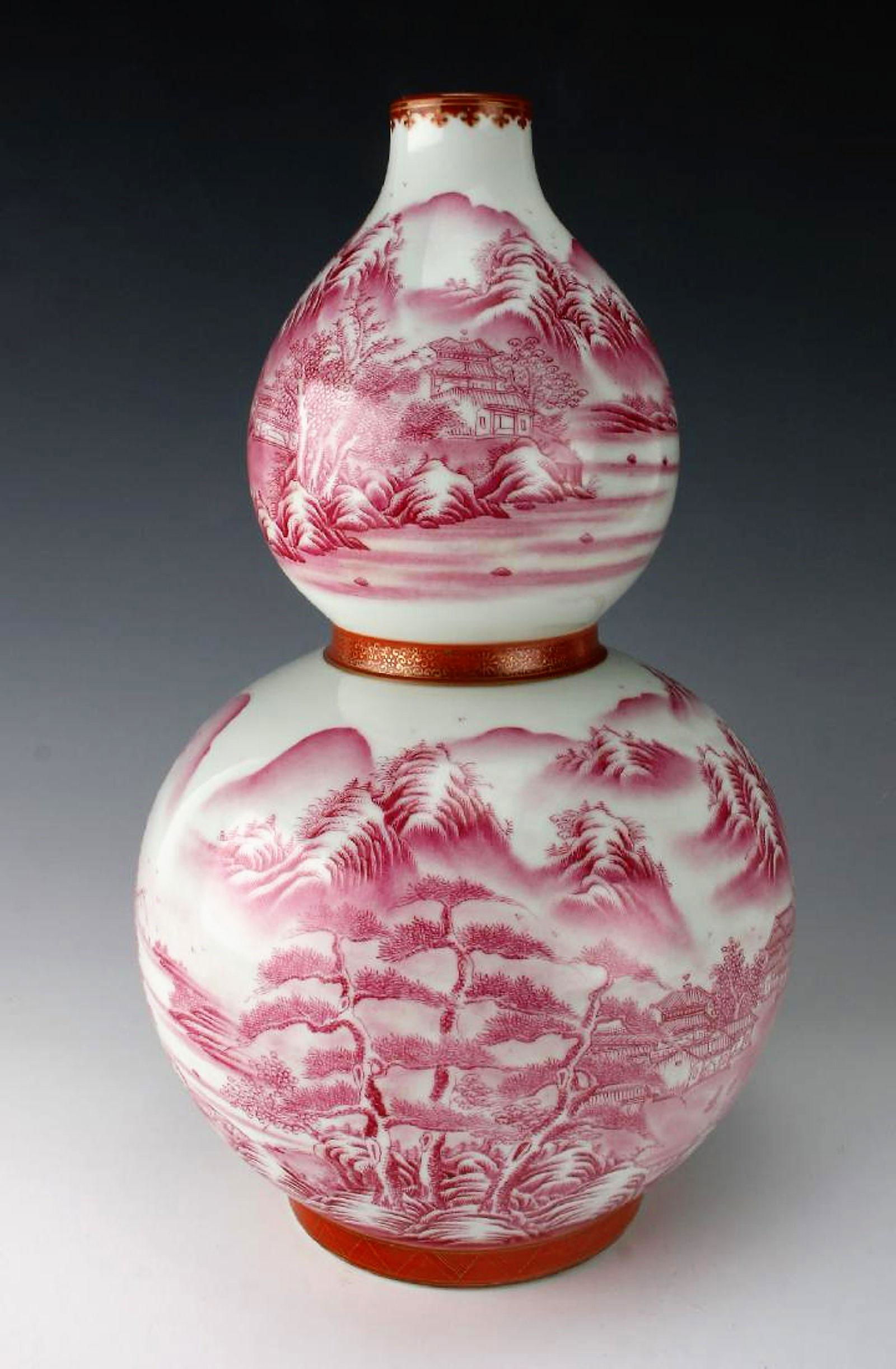 A Chinese enamel porcelain vase (1 of 9)
