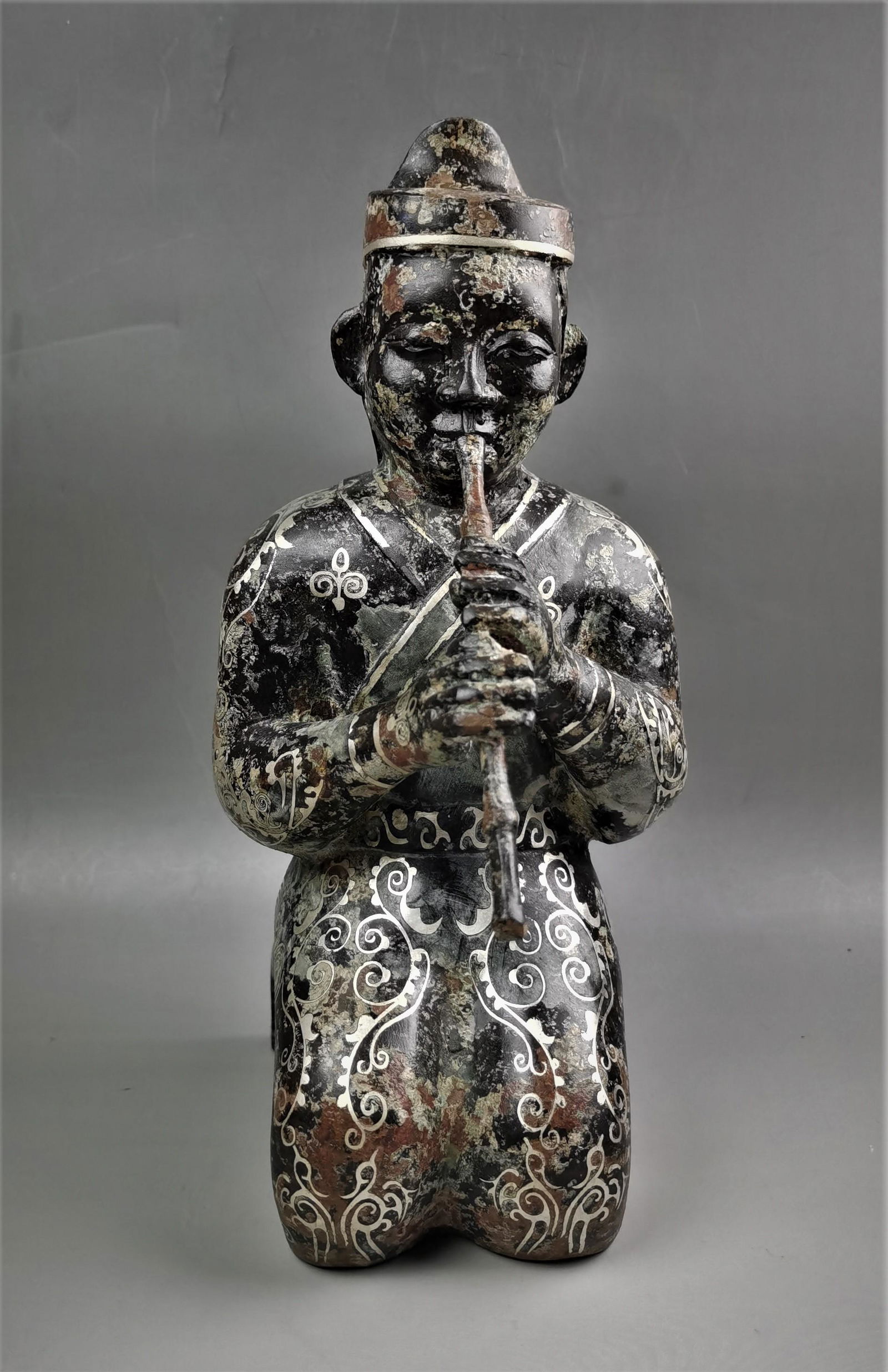A Chinese Han style gilt bronze figure (1 of 10)